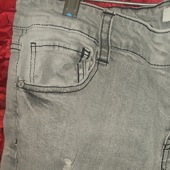 Blue Asphalt Junior's Distressed Gray Skinny Jeans Size 13/31 - Picture 5 of 11